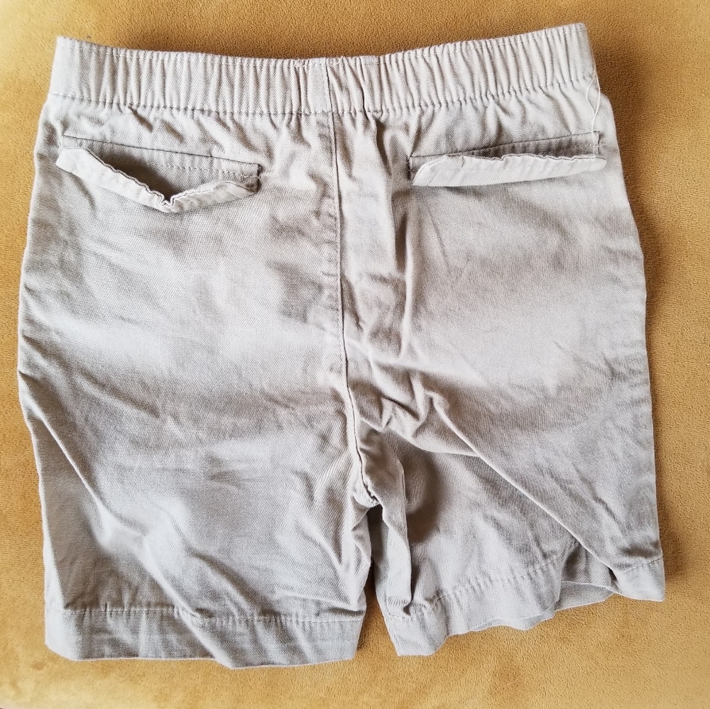 Boys tan shorts 12M - Picture 2 of 4